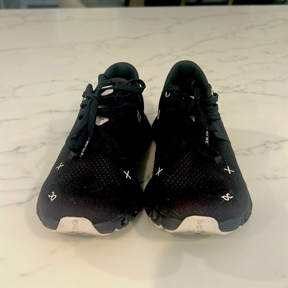 On cloud five only worn two times excellent condition